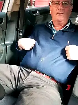 Snapshot of stiffandlubed@xh chatting on 19, 9, 2025 stiffandlubedxh online show from 19, 9, 2025