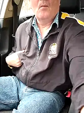 Snapshot of stiffandlubed@xh chatting on 24, 9, 2025 stiffandlubedxh online show from 24, 9, 2025