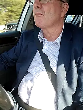 Snapshot of stiffandlubed@xh chatting on 5, 3, 2025 stiffandlubedxh online show from 5, 3, 2025