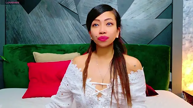 ElyaQuinn online show from 4, 3, 2025