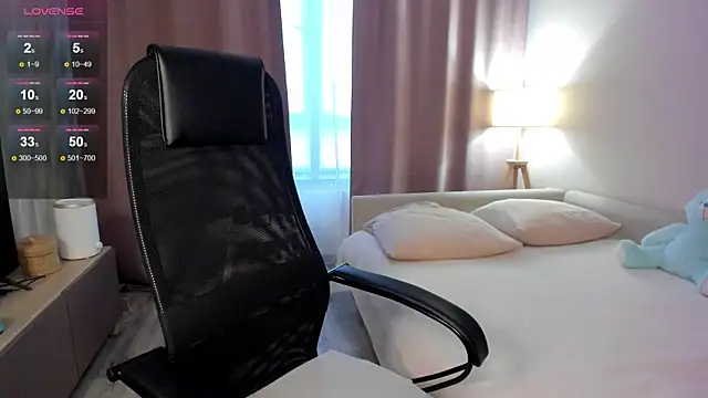 Snapshot of DannaEvan chatting on 14, 11, 2025 DannaEvan online show from 14, 11, 2025