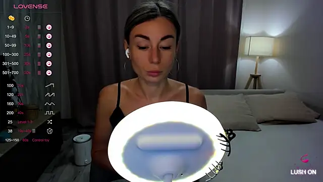 Snapshot of DannaEvan chatting on 3, 3, 2025 DannaEvan online show from 3, 3, 2025