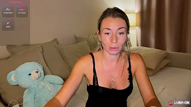 Snapshot of DannaEvan chatting on 5, 6, 2026 DannaEvan online show from 5, 6, 2026