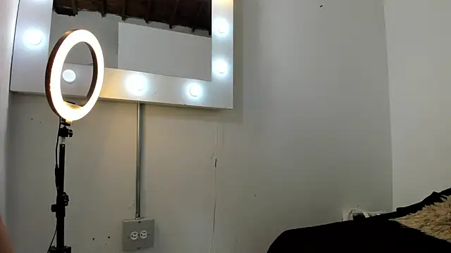 SEXXYLATINCOUPLE1 online show from 15, 10, 2025