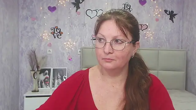 VanessaHotts online show from 5, 3, 2025