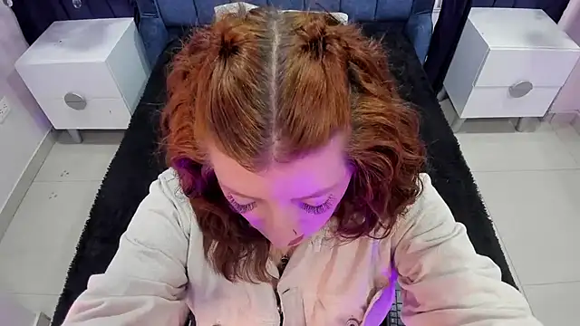 JulietaAlves online show from 10, 10, 2025