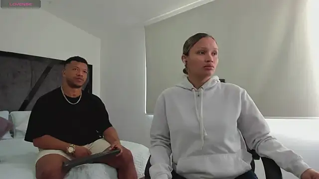 Snapshot of AnnieAndStefan chatting on 13, 9, 2025 AnnieAndStefan online show from 13, 9, 2025