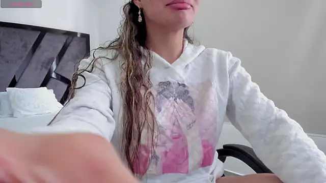 Snapshot of AnnieAndStefan chatting on 7, 11, 2025 AnnieAndStefan online show from 7, 11, 2025