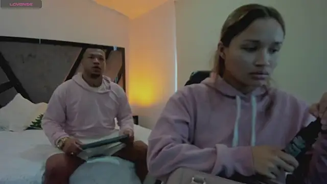 Snapshot of AnnieAndStefan chatting on 20, 12, 2025 AnnieAndStefan online show from 20, 12, 2025