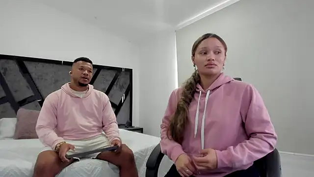 Snapshot of AnnieAndStefan chatting on 10, 10, 2025 AnnieAndStefan online show from 10, 10, 2025