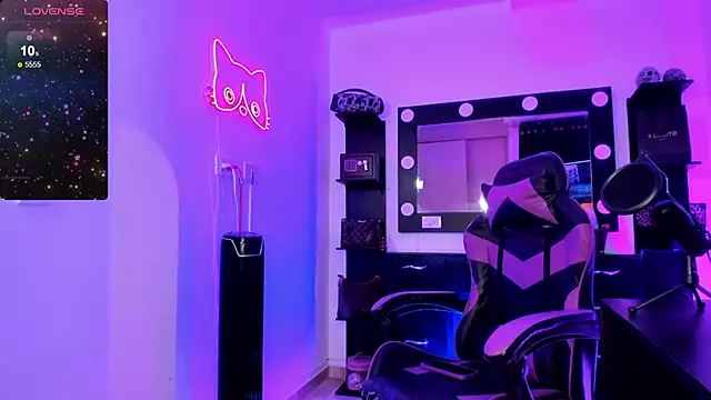 miss kitty online show from 24, 4, 2026