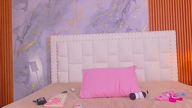 Snapshot of naughty_ebonyy chatting on 14, 12, 2025 naughty ebonyy online show from 14, 12, 2025