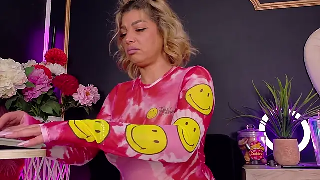 DeeaDiamondd online show from 9, 11, 2025