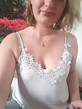 Snapshot of marilynecoquine chatting on 19, 1, 2026 marilynecoquine online show from 19, 1, 2026