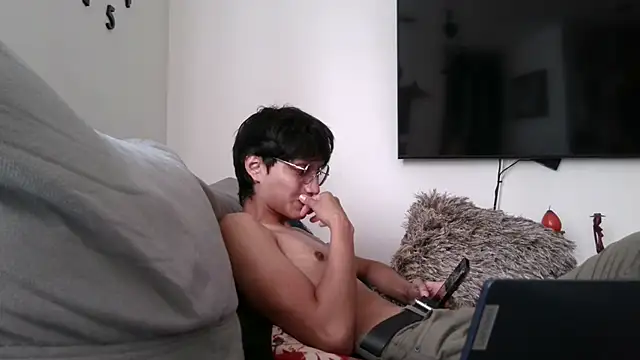 Snapshot of LuiSexvill chatting on 12, 9, 2025 LuiSexvill online show from 12, 9, 2025