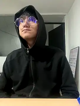 Snapshot of LuiSexvill chatting on 15, 12, 2025 LuiSexvill online show from 15, 12, 2025