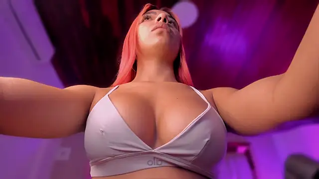 Emmily Savage online show from 7, 4, 2026