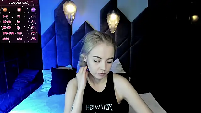 StephanieSweety online show from 3, 3, 2025