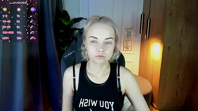 StephanieSweety online show from 7, 3, 2025