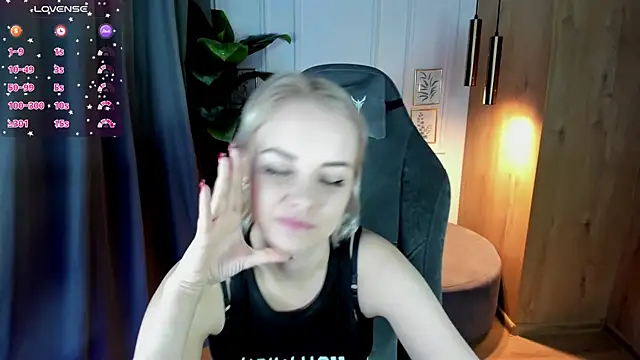 StephanieSweety online show from 7, 3, 2025