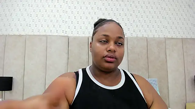 Snapshot of KiaraBrownn chatting on 27, 10, 2025 KiaraBrownn online show from 27, 10, 2025