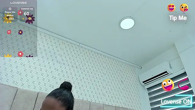 Snapshot of KiaraBrownn chatting on 21, 10, 2025 KiaraBrownn online show from 21, 10, 2025