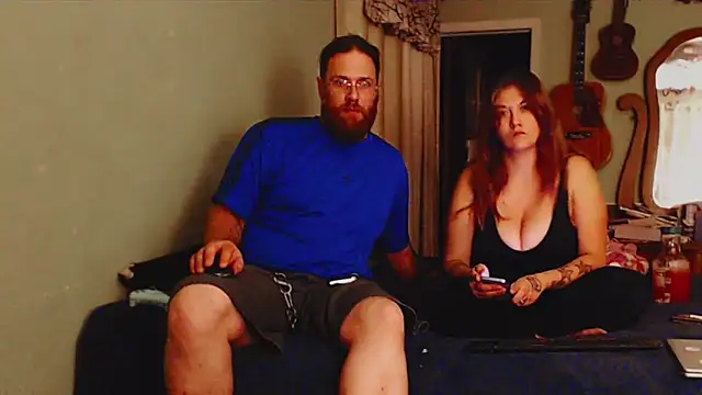 Snapshot of Geeznuts19 chatting on 19, 10, 2025 Geeznuts19 online show from 19, 10, 2025