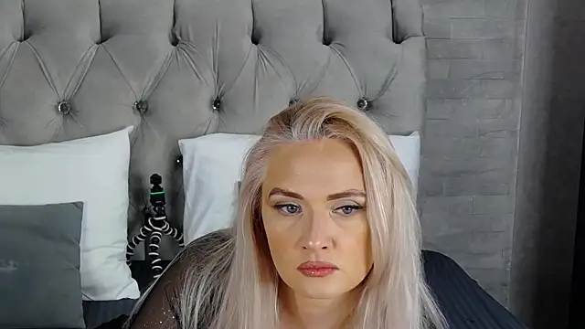 IsabellaDeRosa online show from 28, 9, 2025