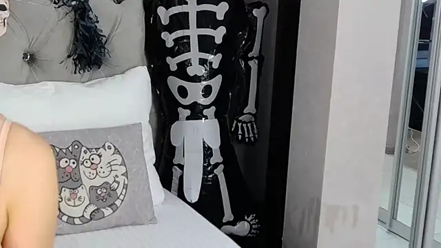 IsabellaDeRosa online show from 19, 10, 2025