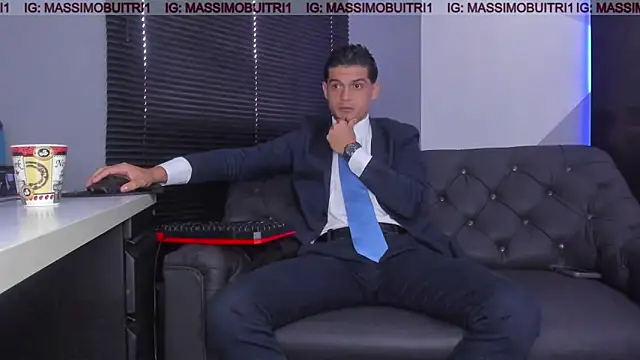 Snapshot of massimo_g chatting on 3, 11, 2025 massimo g online show from 3, 11, 2025