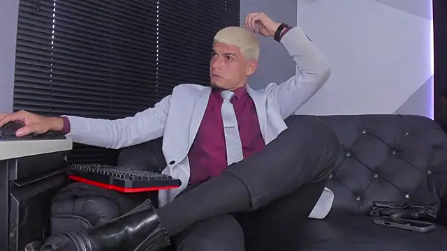 Snapshot of massimo_g chatting on 20, 12, 2025 massimo g online show from 20, 12, 2025