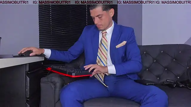 Snapshot of massimo_g chatting on 17, 11, 2025 massimo g online show from 17, 11, 2025