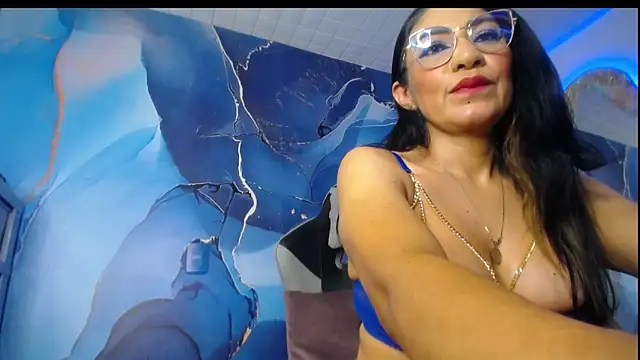 luzcastillo07 online show from 11, 5, 2026
