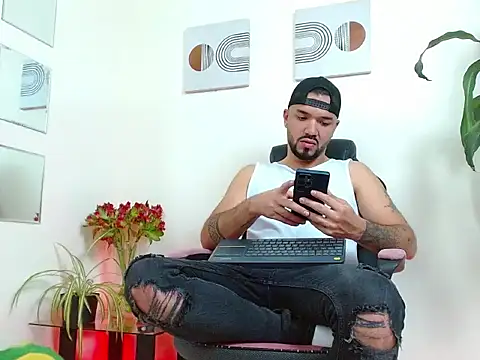 Snapshot of mathew_vidal1 chatting on 8, 11, 2025 mathew vidal1 online show from 8, 11, 2025