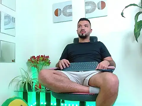 Snapshot of mathew_vidal1 chatting on 9, 11, 2025 mathew vidal1 online show from 9, 11, 2025