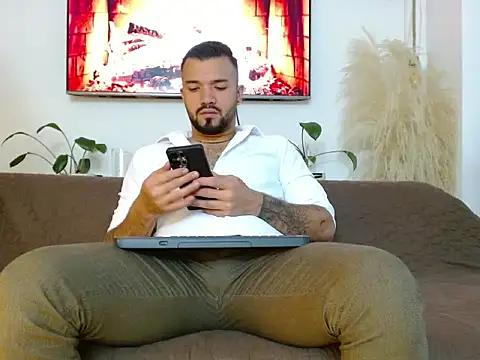 Snapshot of mathew_vidal1 chatting on 13, 11, 2025 mathew vidal1 online show from 13, 11, 2025