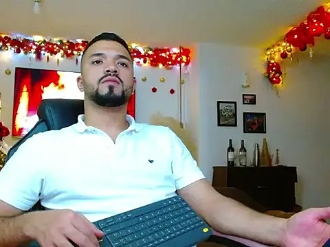 Snapshot of mathew_vidal1 chatting on 11, 11, 2025 mathew vidal1 online show from 11, 11, 2025