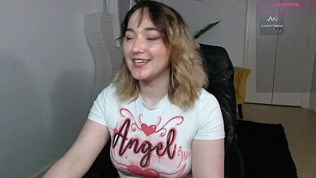Snapshot of Crystal-dreamt chatting on 16, 7, 2026 Crystal-dreamt online show from 16, 7, 2026