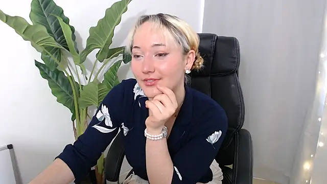 Crystal-dreamt online show from 10, 9, 2025