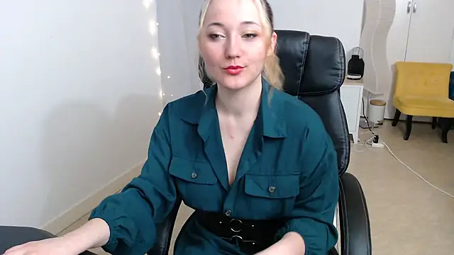 Crystal-dreamt online show from 13, 10, 2025