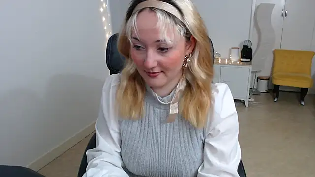 Crystal-dreamt online show from 1, 10, 2025