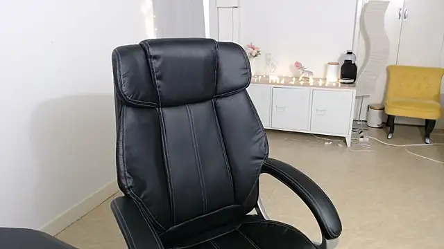 Crystal-dreamt online show from 2, 10, 2025