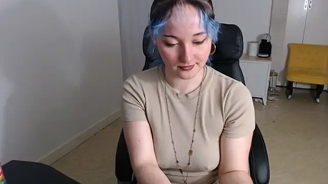 Crystal-dreamt online show from 4, 11, 2025