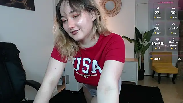 Snapshot of Crystal-dreamt chatting on 4, 7, 2026 Crystal-dreamt online show from 4, 7, 2026