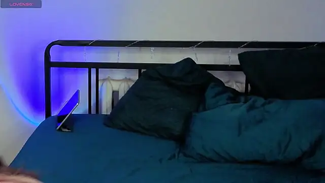 sinthiaroze online show from 2, 10, 2025