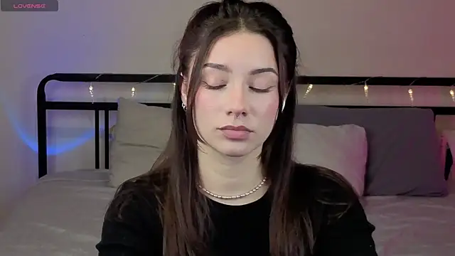 sinthiaroze online show from 27, 10, 2025