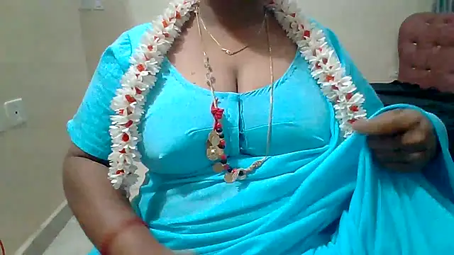 Snapshot of archanatelugu9 chatting on 25, 11, 2025 archanatelugu9 online show from 25, 11, 2025