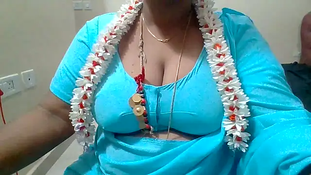 Snapshot of archanatelugu9 chatting on 25, 11, 2025 archanatelugu9 online show from 25, 11, 2025