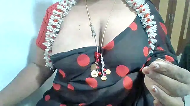 Snapshot of archanatelugu9 chatting on 17, 5, 2026 archanatelugu9 online show from 17, 5, 2026