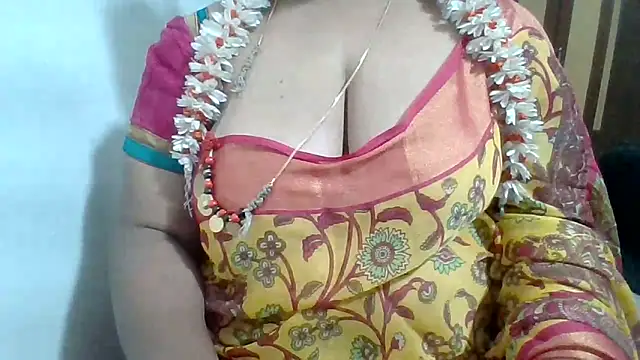 Snapshot of archanatelugu9 chatting on 18, 5, 2026 archanatelugu9 online show from 18, 5, 2026
